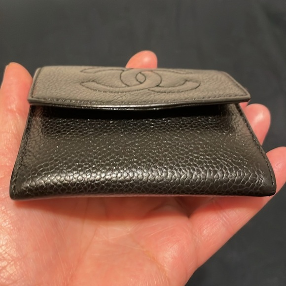 CHANEL Textured Black Leather Wallet - Picture 7 of 12